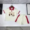 23ss bambini abiti firmati bambini set ragazzi maglietta pantaloncini tuta colori abbinati risvolti stampa coniglio magliette manica corta splicing pantaloncini tuta vestiti per bambini di alta qualità