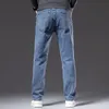 Męskie dżinsy plus rozmiar 40 42 44 Jesień Niebieski proste luźne dżinsy biznesowe bawełniane dżinsowe spodnie męskie marka 230503