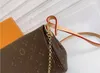 Couro genuíno 40718 Bola favorita Moda Mulheres Crossbody Bag Lady Designer Sacos de corrente embreagem Correia de ouro Alta qualidade 3 cores marrom