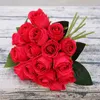 Faux blommor grönare 18heads gäng rose hand blommor konstgjorda bröllop dekoration rum borddekor brud flores artificials siden blomma för vit 230504