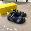 Sandales de créateurs de luxe pour garçons, chaussures pour enfants, pantoufles d'été, sandales à plateforme avec épissure de ruban, taille 2635, chaussures de plage pour garçons, y compris la chaussure de marque