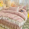 Sängkläder sätter rosa koreanska prinsessan stil set blommor spets rufs broderi quiltad tjockt täcke täcker sängkläder säng kjol kuddar