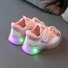 Atletische buitenkinderen Casual babyjongens schoenen gloeiende sneakers Kid Led verlicht peuter babymeisjes schoenen sneakers met lichtgevende zool F01291 AA230503