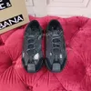 Модная бренда повседневная обувь для женщин плоские кроссовки с низкой пандой черно -серой туман