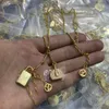 Collana da donna in ecopelle placcata in oro 18 carati Collane in acciaio inossidabile Girocollo con catena a forma di lettera Europa America Moda gioielli da sposa di lusso VN-082