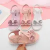 Sommer Kinder Leder Mädchen aushöhlen Prinzessin Sandalen neue Art Mode Kinder weiche Sohle Hochzeit flache Schuhe