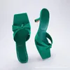 Slippers verde cetim de sandálias elegantes elegantes femininas de verão 2023 Summer Casual Toe Back Feminino Feminino para Mulheres