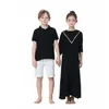 Familie Matching Outfits AP Dress Shorts en Muslijn shirt 2023 Summer Kids Cotton Series Boy Topbroek Micro Elastische stof 7303 230504