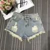 Kvinnors shorts Hög midja Tassel Broken Denim Shorts Kvinnliga sommarkoreansk version Rå kant Bred ben Löst plus storlek Jean Shorts Women 230503