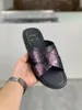 25Model Men Fashion Luxurious Designer Soft Soft Soft Eva Intérieure glisse de plate-forme épaisse de salle de bain Slippers Man Sandals 2023 Été sans glissade