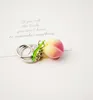 Keychains schattige 3D Peach Summer Fruit Metal Keychain voor vrouwelijke Key Chains Ring Car Bag Handhals Charm Airpods Accessoires X72