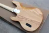 Basso elettrico CUSTOM a 4 corde con corpo in frassino e pickup Humbucker con hardware nero