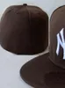 2023 Baseball masculin Full Fermed Caps Summer Navy Blue Letter Bone Men Femmes Black Color toutes les 32 équipes Casual Sport Flat Fitted Hats "NY" New York Mix Colors A14