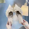 Kappy Slajdy Designer 2023 Wiosna i lato nowe czyste mody Pearl Fashion Sandals Flat Heel Buty Muller Buty 220525