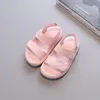 Sandali Sandali estivi per bambini Carino colore puro Scarpe da spiaggia per bambini Bellissimi sandali gialli open toe per ragazze Sandali traspiranti a piedi nudi per ragazzi 230505