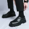 Sapatos de couro masculino Sapatos homens de estilo coreano Sapatos de negócios casuais grossos de couro solado sem deslizamento