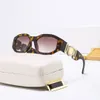 女性のための高級デザイナーサングラス新しいファッションサングラスVersa Beach driving Old Man Head Glasses Square Vintage Biggie Sunglasses Lunette de Soleil Box