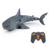 ElectricRC Animals Electric Childrens Toys 2.4G Fjärrkontroll Electric Shark Laddningsfärg Olika presentprydnader kan simma i vatten 230504