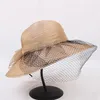 Chapeaux à bord large été avis de paille de paille femme bassin dame fleur net yarn écran solaire capuche capot de vieille caisse visière de plage h6507