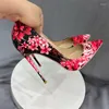 Vestido Sapatos 2023 FLOR PRIMAGEM MULHERES PATENTES PATENTES FLORAIS BOMBAS STILETTO