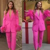 Hot Pink Women Pants Suits Set Piuma Manica Lunga Ragazza Blazer Gamba Larga Plus Size Office Lady Party Prom Dress