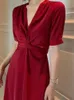 Casual Dresses Summer Women's Dress Solid Color Retro Noble Satin Elegant Drape Slim V-Neck kortärmad mitten av A-line kjol