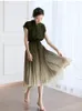 Повседневные платья 2023 летние дамы плиссированные юбка французская мода высокая талия с длинными платья темперамент простая офисная одежда