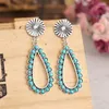 Boucles d'oreilles pendantes Western Turquoise Concho Post estampillé Teardrop pour les femmes Blossom White Stone Boho Accessoires