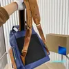 Designer-backpack män handväska läder rygg förpackning mode lätta handväskor kvinnor bokväskor axelväskor