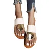 Tofflor kvinnor skor romersk stil kvinnors sommar non slip platt öppen tå sandaler flip flops lyx metall dekor