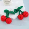 Dingle örhängen söta röda jordgubbar för kvinnor kreativ stickning körsbär hängande örhänge flickor söt stickad frukt grossist 2023