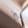 Bröllopsringar Huitan Dainty Women Engagement AAA Cubic Zircon Silver Color Delicate Proposal Ring for Lover High Quality Wedding Jewelry 230505