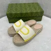 المصممين النعال للسيدات الأزياء المطرزة على القماش المصممة Slippers Canvas Covered Platfort Sandals54