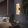 Lámpara de pared Moderna de lujo LED Sala de estar Dormitorio Luz de cristal Fondo de TV simple Pasillo Escalera