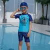Two-Pieces 3-12 Years Boy Swimwear 2pcs Swim Suit With Cap Short Sleeve Bodysuit Kids Bathing Suit Children Swimsuit Boys Beach Rash Guards 230504
