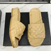 Owczelnia damska platforma obcasy kapcie designerstwo pikowana tekstura sprzętowe sandały Matelasse Sandały poślizgną