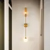Настенные лампы Современный творческий фоновый фон простой спальня кровати длинное стекло минималистское все медное искусство
