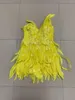 Robes décontractées mode bustier tubulaire minceur Mini robe 2023 élégant fête conception plume jaune irrégulière fente célébrité