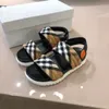 Sandalet Özel Marka Çocuklar Sandalet Yüksek Kaliteli Bebek Yaz Plajı Toddler Ayakkabı Şeytan Sticker Sneakers