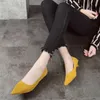 Vestido sapatos de 3 cm de salto baixo bombas de ponta pontia de cais de camurça falsa sapatos de camurça falsa mulher bom bomba de sapatos de trabalho amarelo ladras zapatos mujer 230505