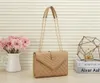 Lyxdesigner Kvinna väskor kvinnor axelväskor handväskor handväska pu läderkoppling högkvalitativ modekedja lady crossbody väskor 24 cm