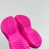 Gummi mulor tofflor glider sandaler flattie klackade platt plattform klackar öppna tå kvinnors lyxdesigners casual mode vackra skor 85mm fabrikskor