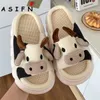 Tofflor Asifn Girls Milk Cow Cushion Slippers Women Home Slides Fluffy Winter Warm Cartoon House Söta roliga skor Zapatos de Mujer 230505