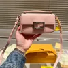 Люксристы дизайнеры женщины багет сумки женский мессенджер Crossbody Classic Totes Высококачественные сумочки кожа кожа женская кошелек