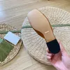 Sommer neue Damen Sandalen Designer High-End-Leder weicher Luxus mit niedrigem Absatz rutschfeste Hausschuhe offizielle Website synchroner G-Brief