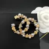 Luksusowa marka marki broszka moda kwiat Pearl Eleganckie broszki garnitur biżuterii Dekoracja odzieży
