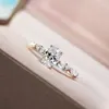 Bröllopsringar Huitan Dainty Women Engagement AAA Cubic Zircon Silver Color Delicate Proposal Ring for Lover High Quality Wedding Jewelry 230505