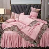 Juegos de cama Diseño de falda de cama de encaje de lujo 3 o 4 piezas Juegos de cama King Queen Size Wedding Jacquard Funda nórdica Ropa de cama Colcha Textiles para el hogar 230504