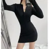 Casual Dresses Spring Women Sexig klänning dragkedja fram tummen hål elasticitet stickad bodycon långärmad solid färg smal fit väska höft