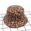 قبعات واسعة الحافة Giyu Suede Leopard طباعة دلو عرضية للنساء في الهواء الطلق أزياء شقة شمس حوض القبعة السيدات على الوجهين